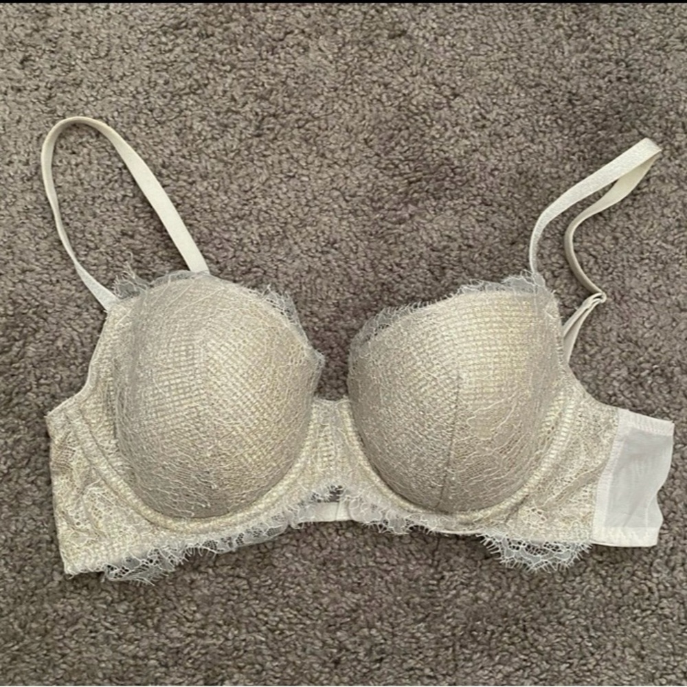 Victoria's Secret Cream Underwire Bra with Lace